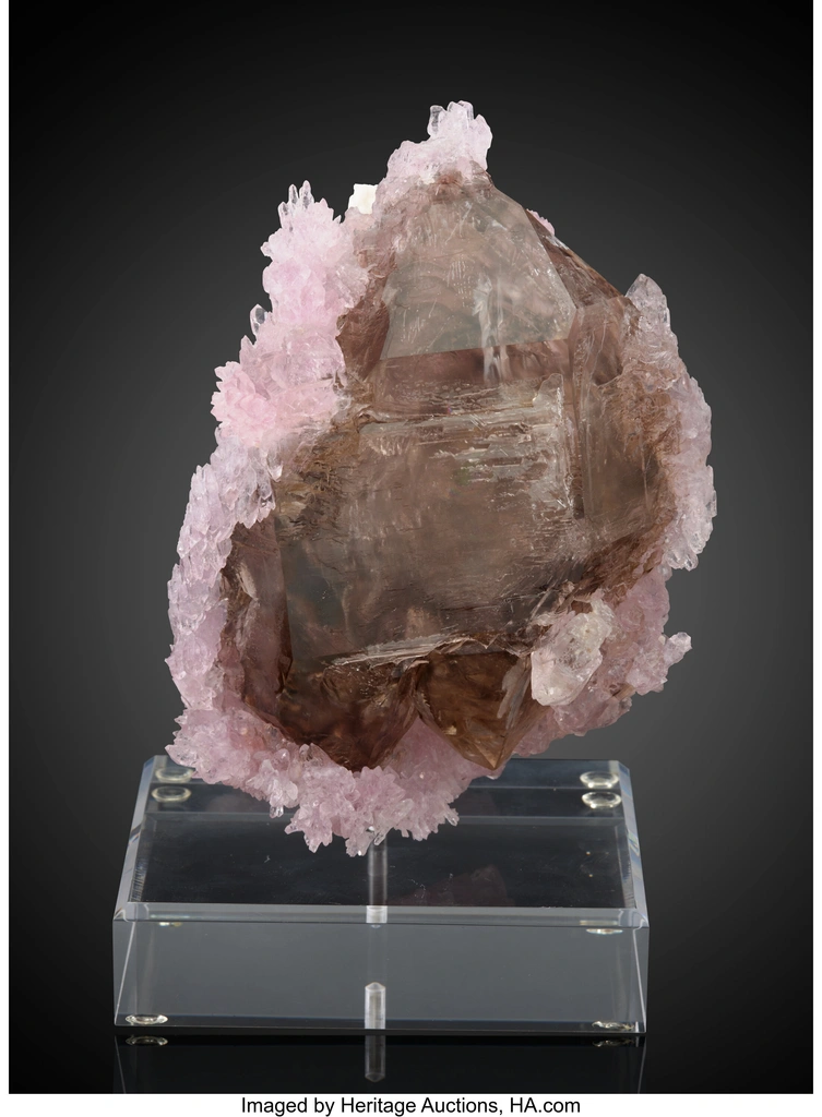 Rose quartz from Berilo Branco claim, Sapucaia do Norte, Galiléia, Minas Gerais, Brazil image
