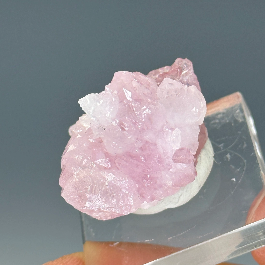 Rose quartz from Berilo Branco claim, Sapucaia do Norte, Galiléia, Minas Gerais, Brazil image