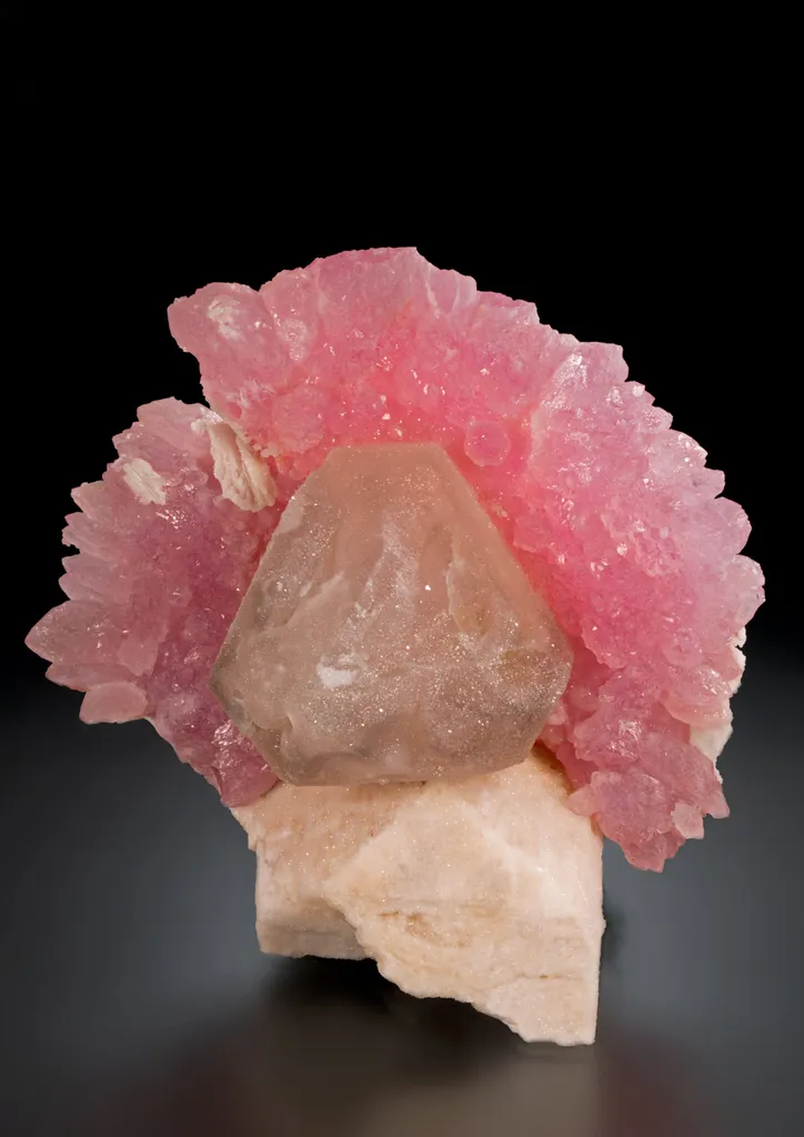 Rose quartz from Brazil, Minas Gerais, Galiléia, Sapucaia do Norte image