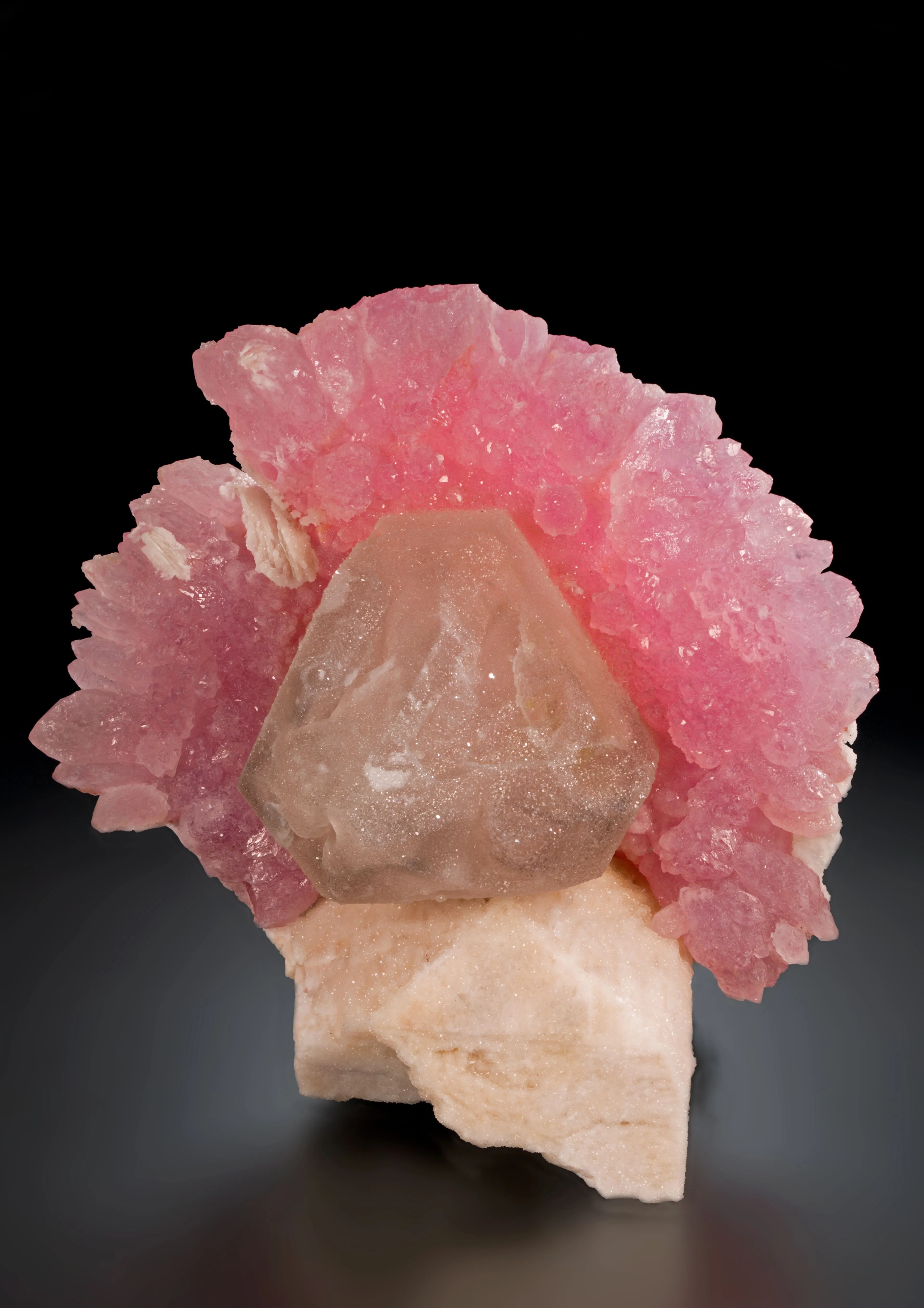 Rose quartz from Brazil, Minas Gerais, Galiléia, Sapucaia do Norte - image 1