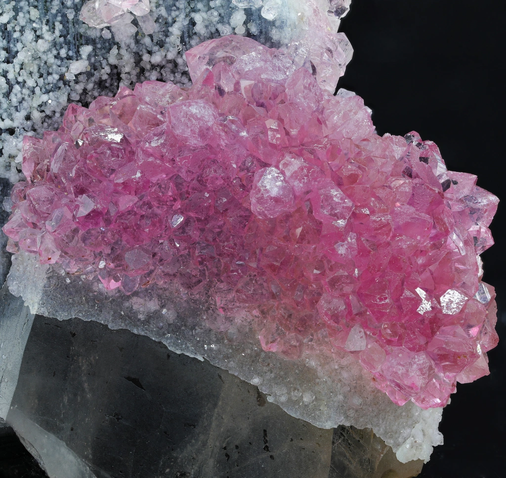 Rose quartz from Pitorra claim, Minas Gerais, Brazil - image 2