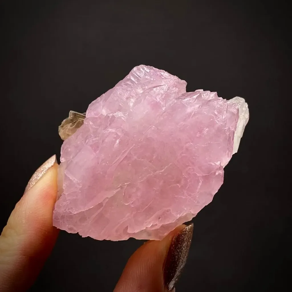 Rose Quartz on Quartz image