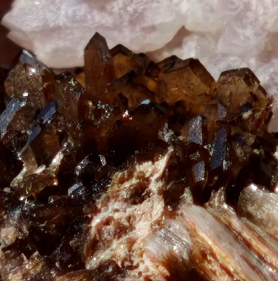 Rose quartz with Eosphorite from Brasil - image 2