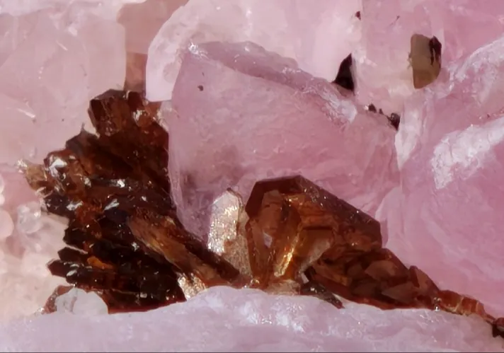 Rose quartz with Eosphorite from Brasil - image 3