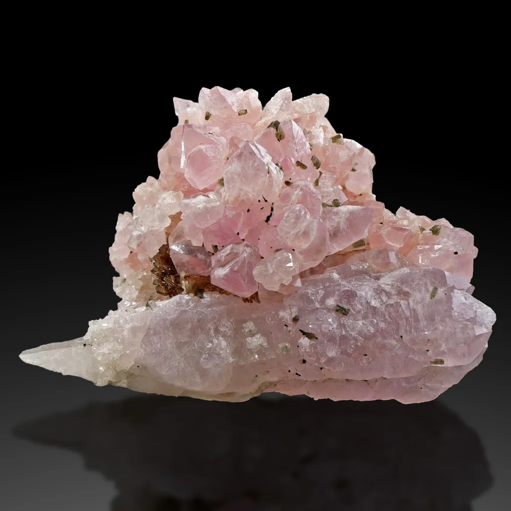 Rose quartz with Eosphorite from Brasil image