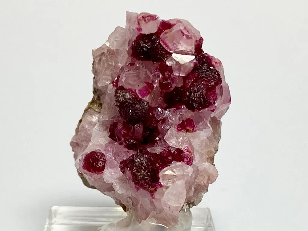 Roselite image