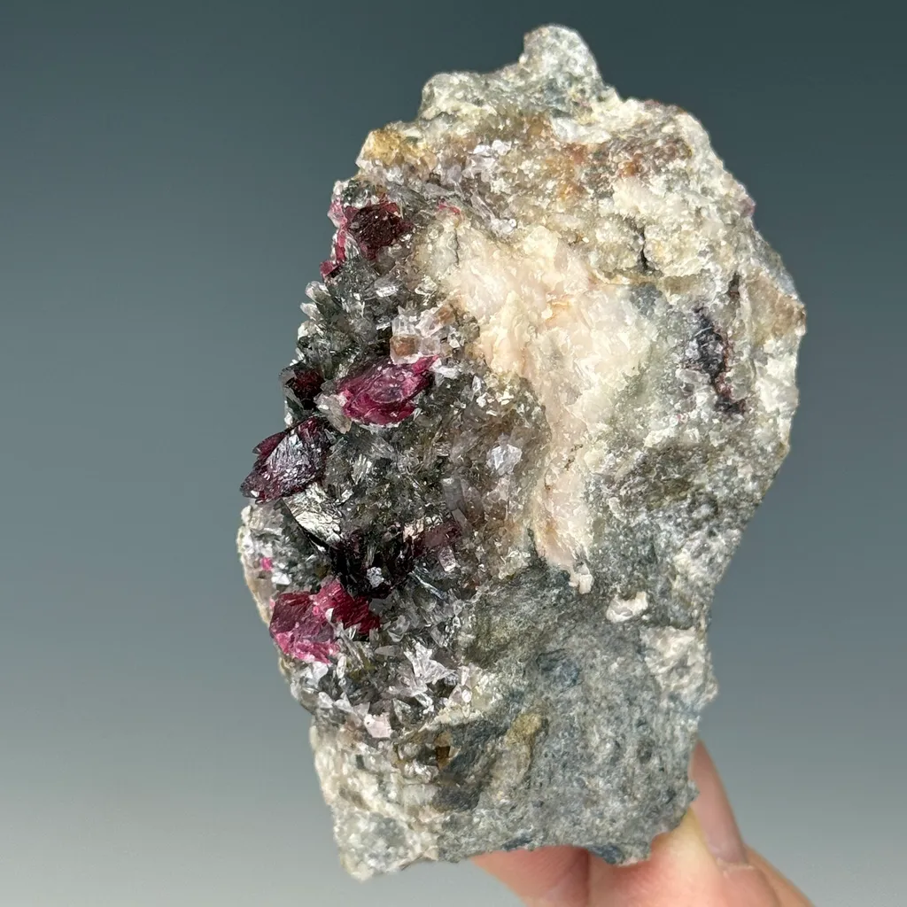 Roselite image