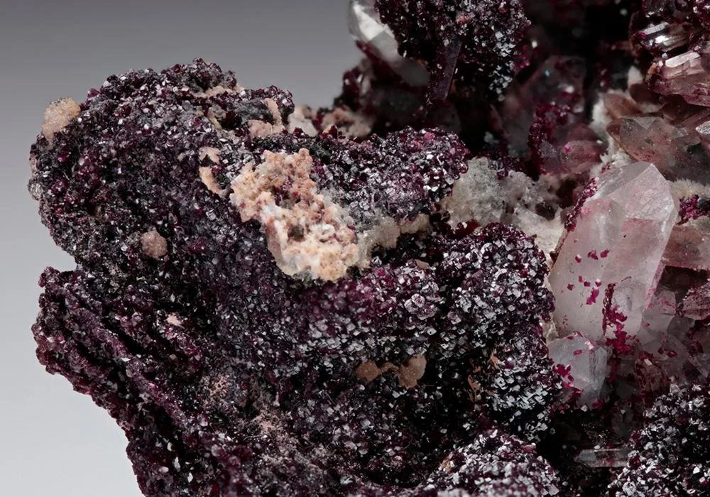 Roselite image