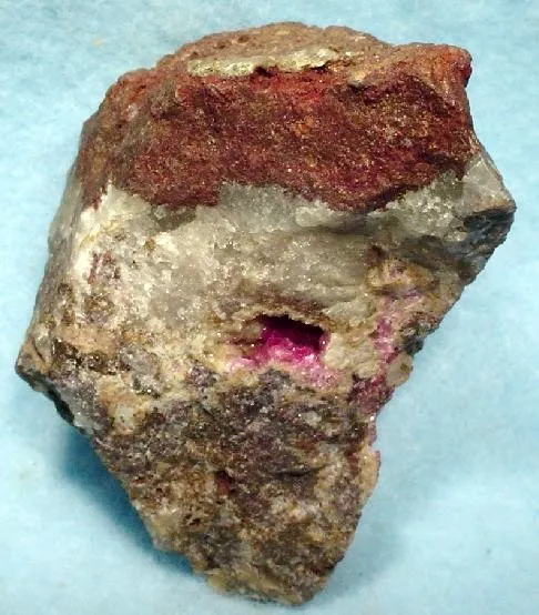 Roselite, Quartz image