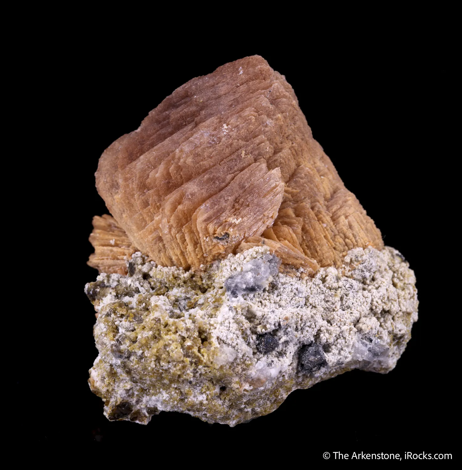 Roweite on Olshanskyite - image 3