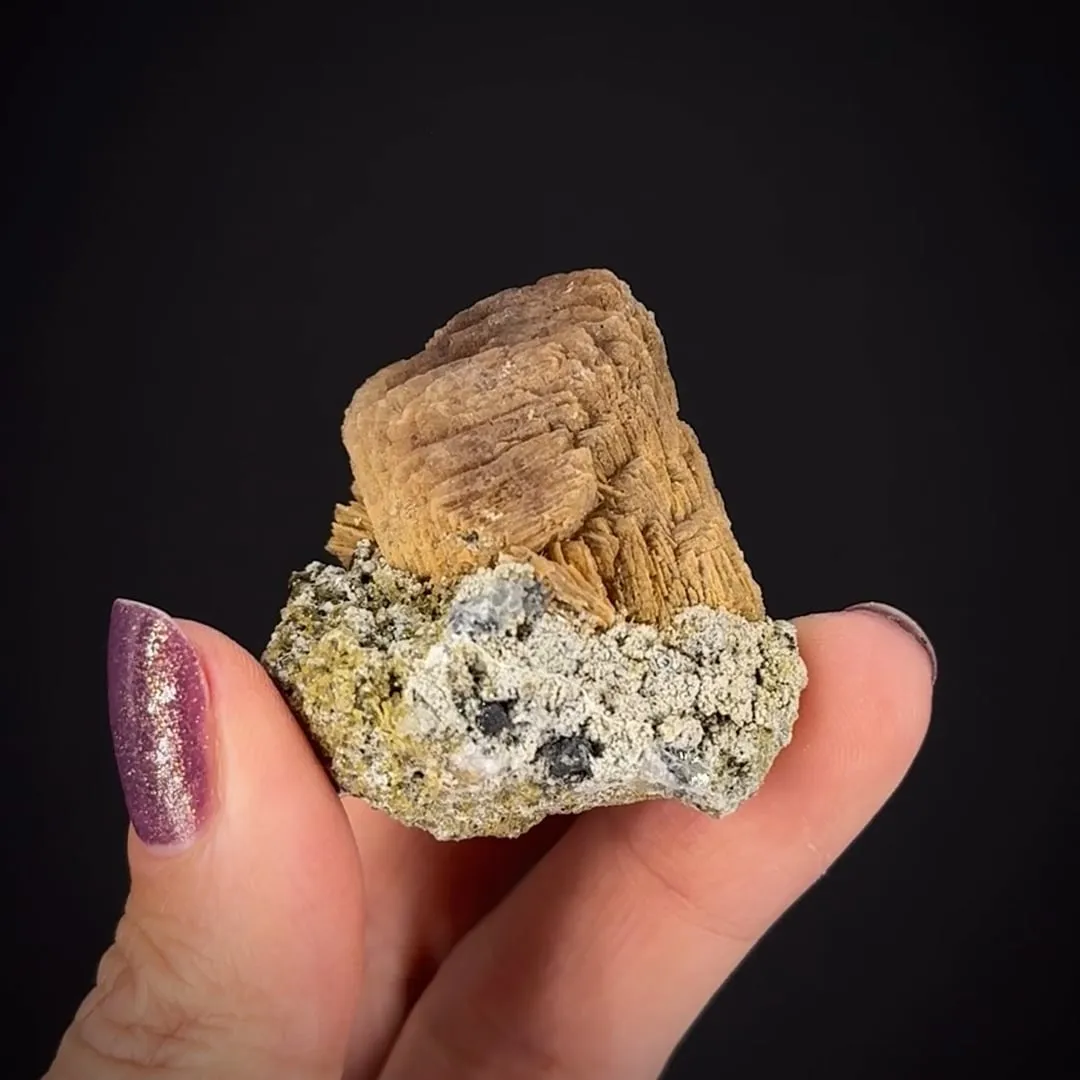 Roweite on Olshanskyite - image 1
