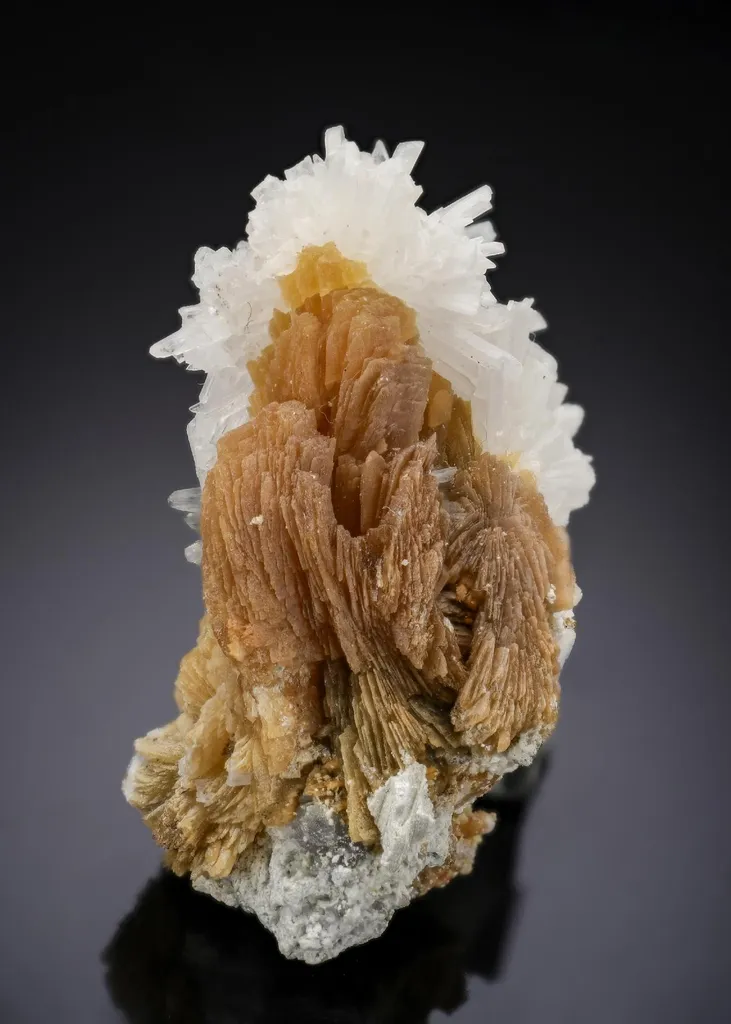 Roweite with Olshanskyite