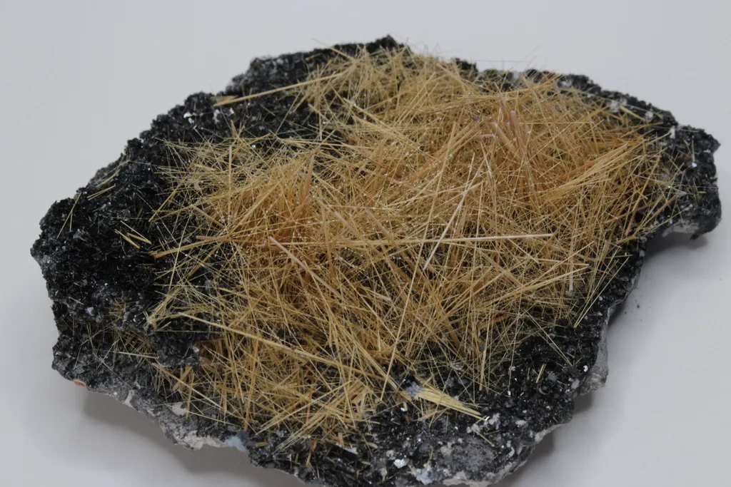 Rutile needles on matrix - image 2