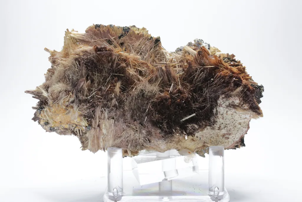 Rutile needles with hematite - image 2
