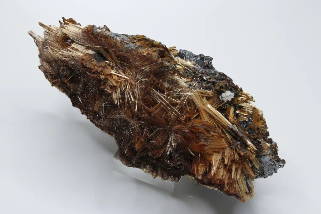 Rutile needles with hematite - image 3
