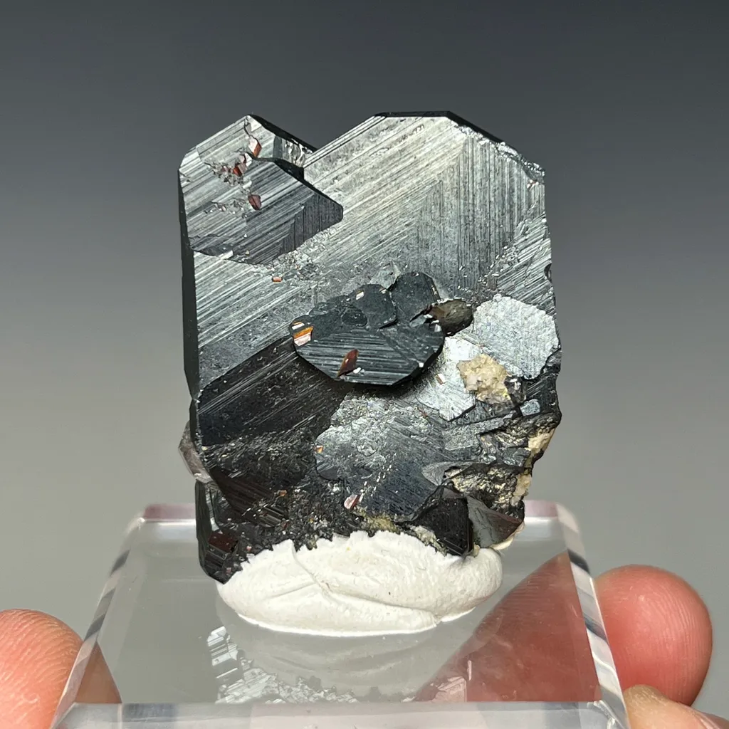 Rutile on Hematite image