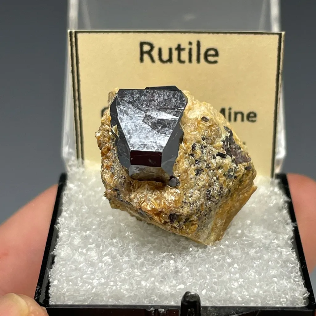 Rutile on Pyrophyllite image