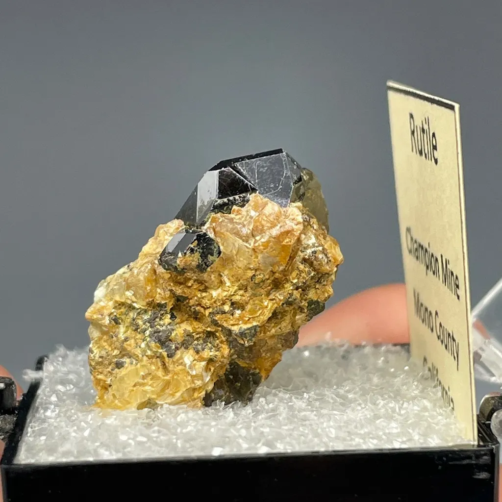 Rutile on Pyrophyllite - image 3