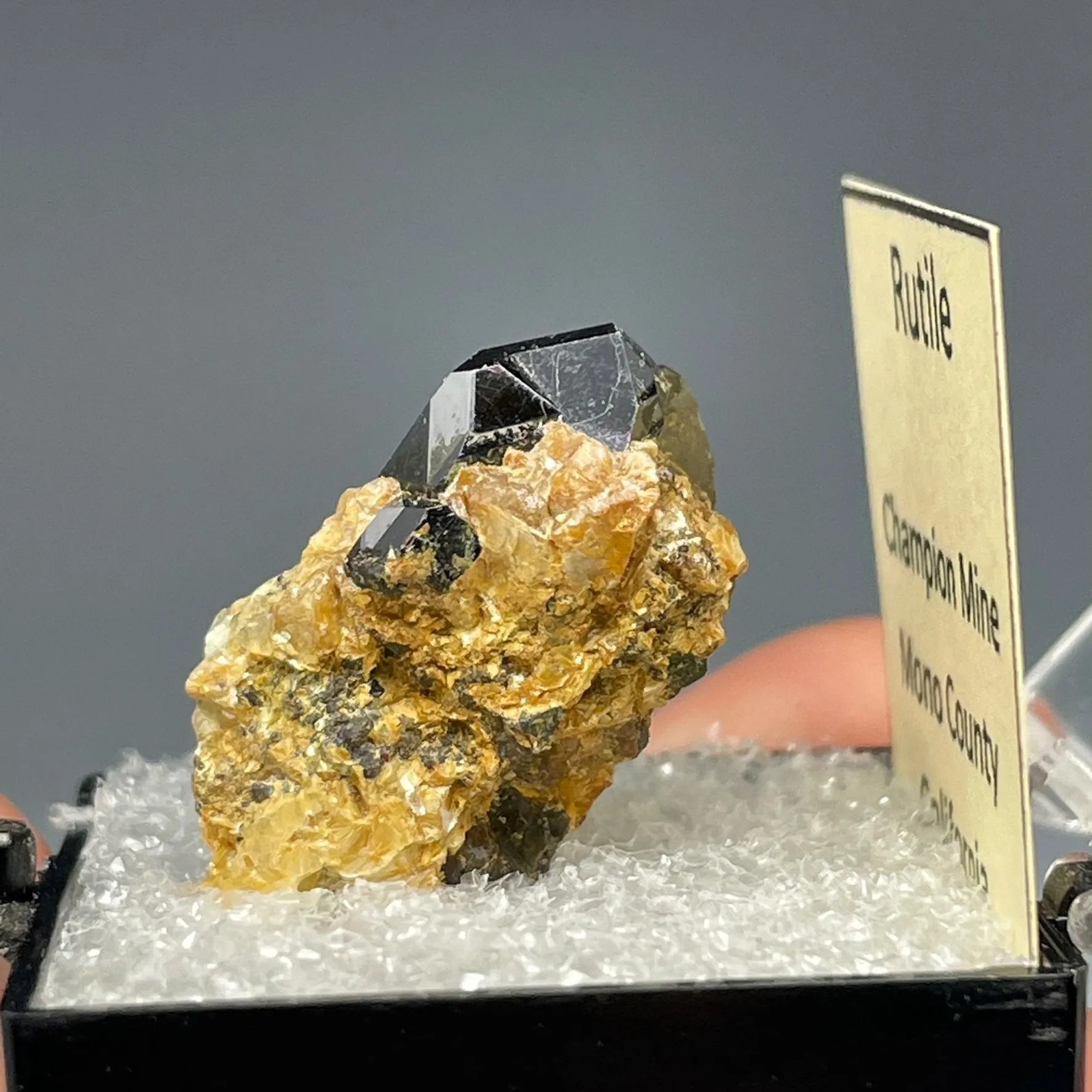 Rutile on Pyrophyllite - image 3