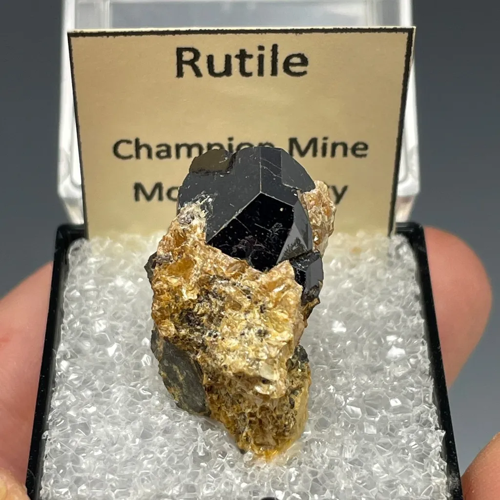 Rutile on Pyrophyllite image