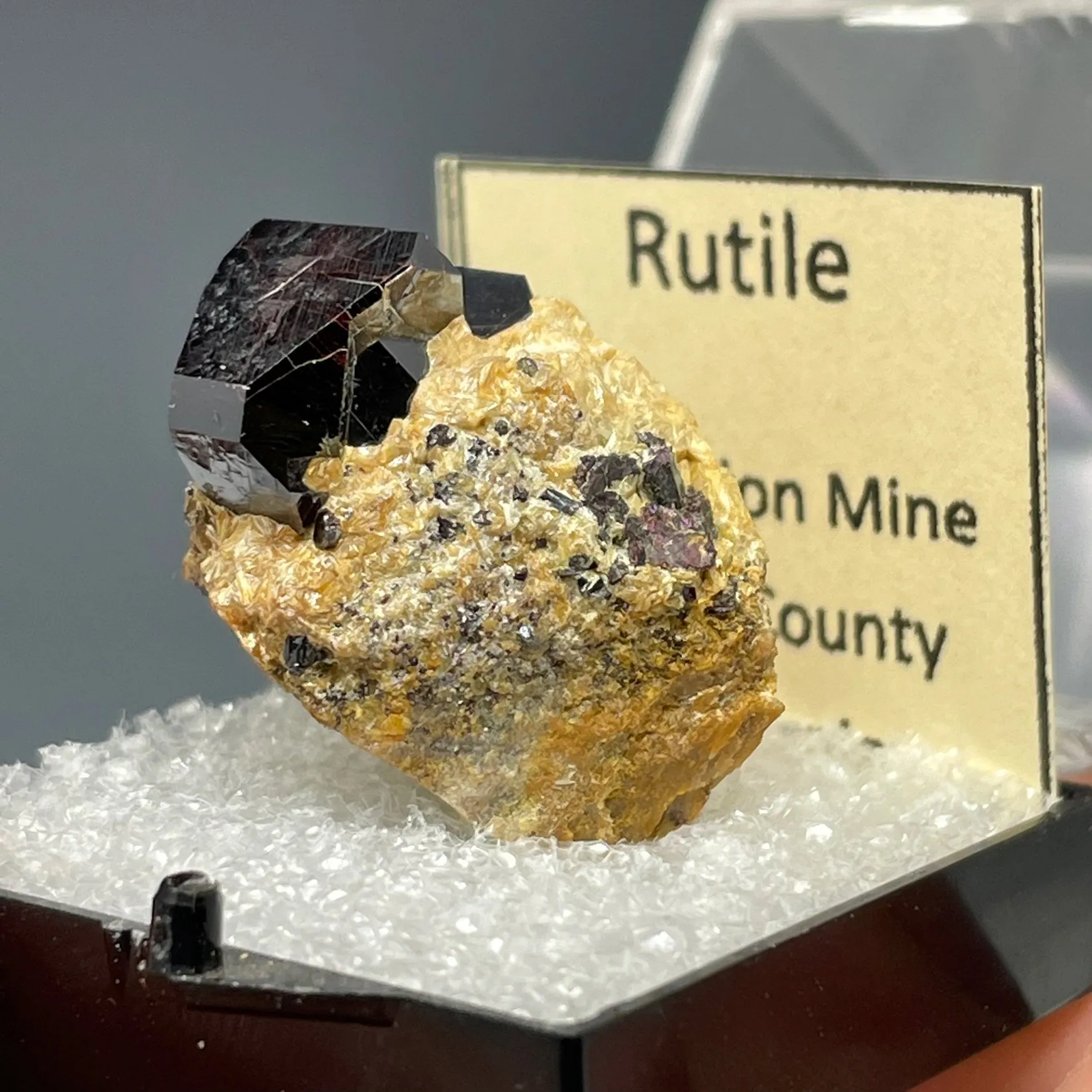 Rutile on Pyrophyllite - image 3
