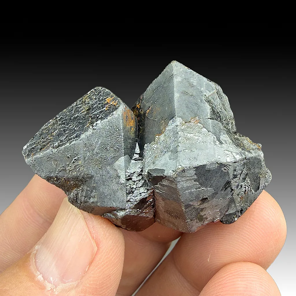 Rutile paramorph after Brookite