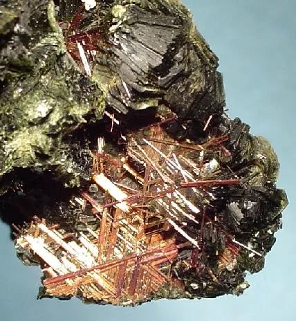 Rutile (Var: Sagenite (Of Saussure)), Clinochlore - image 2