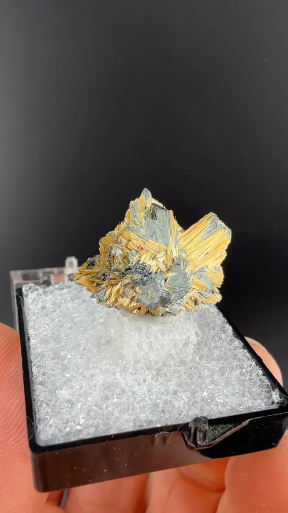 Rutile with Hematite image
