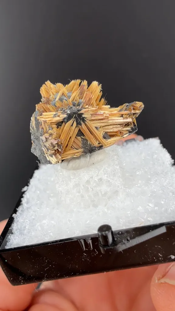 Rutile with Hematite image