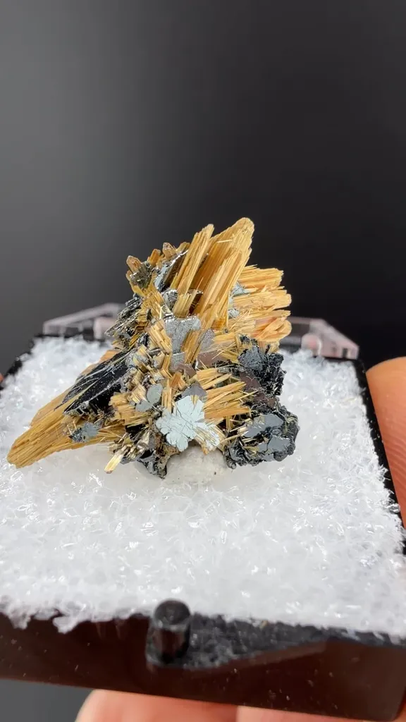 Rutile with Hematite image