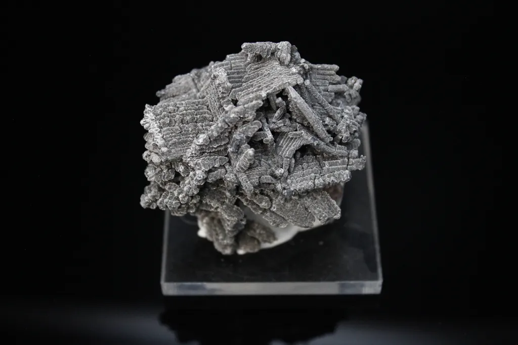 Safflorite coating over Silver wires image