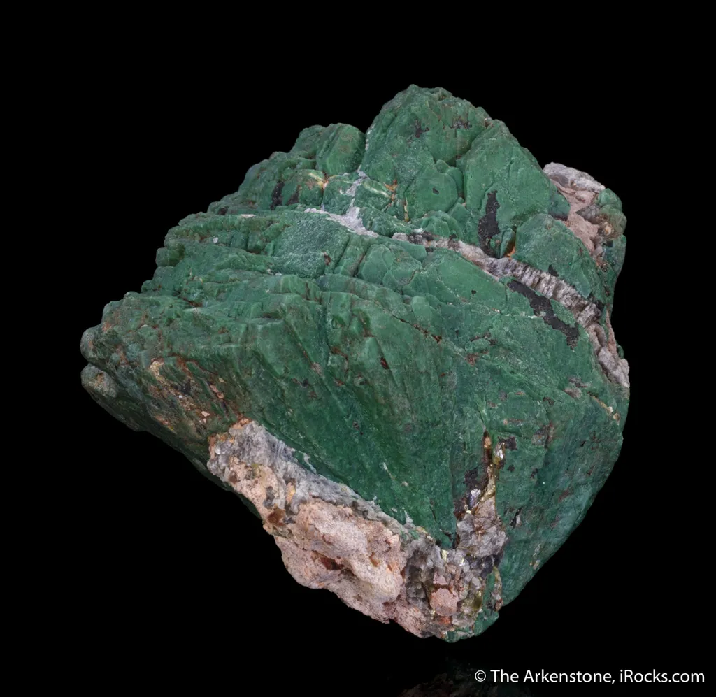 Samarskite-(Y) with REE-fluoride alteration - image 5