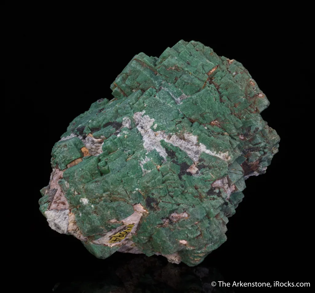 Samarskite-(Y) with REE-fluoride alteration - image 3