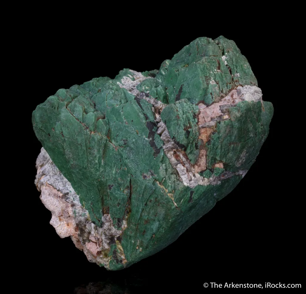 Samarskite-(Y) with REE-fluoride alteration - image 6