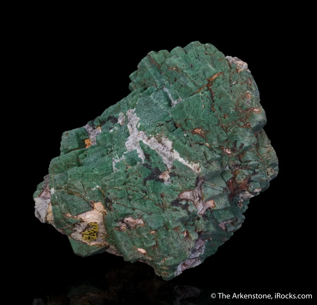 Samarskite-(Y) with REE-fluoride alteration - image 2