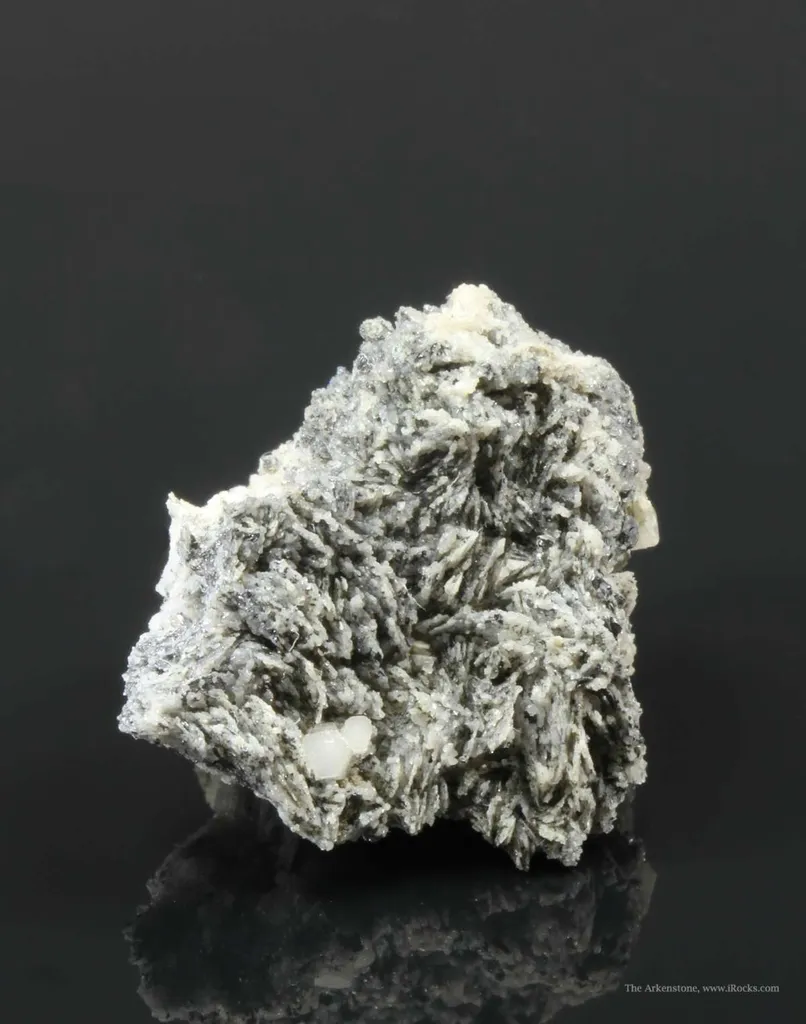 Samsonite With Quartz and Proustite image