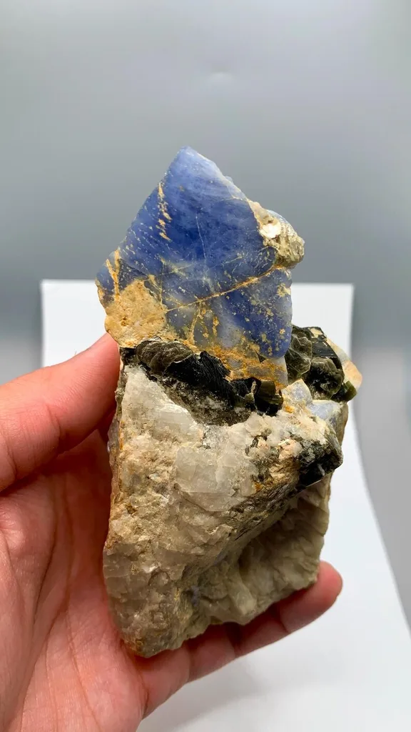 Sapphire from Jammu and Kashmir, India - image 3