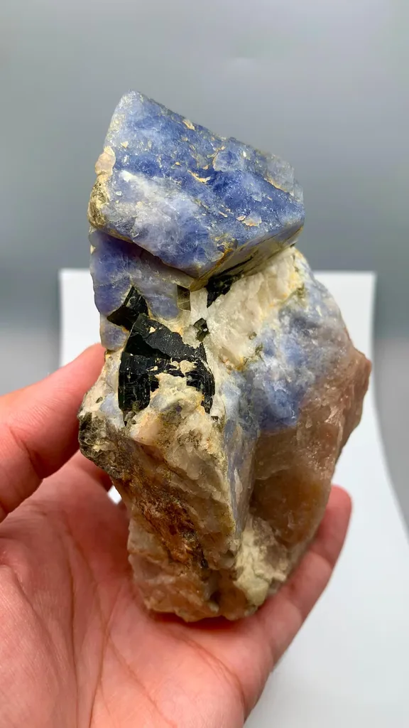 Sapphire from Jammu and Kashmir, India - image 6