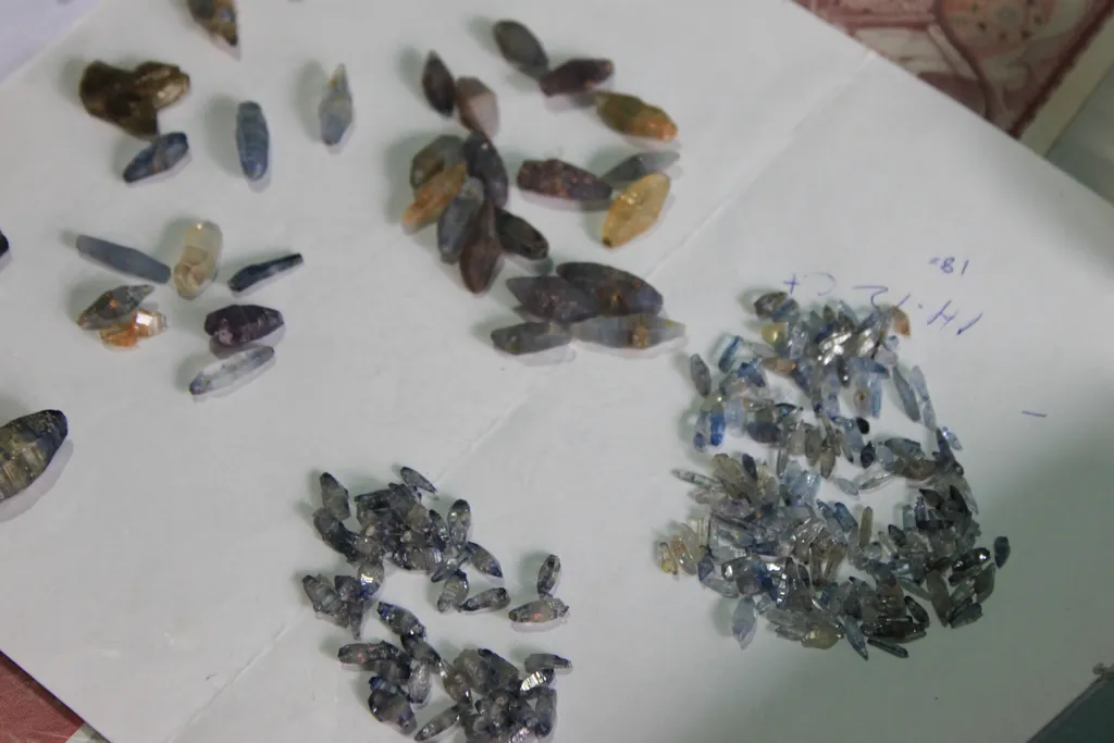 Sapphire from Sri Lanka, Sabaragamuwa Province, Ratnapura image