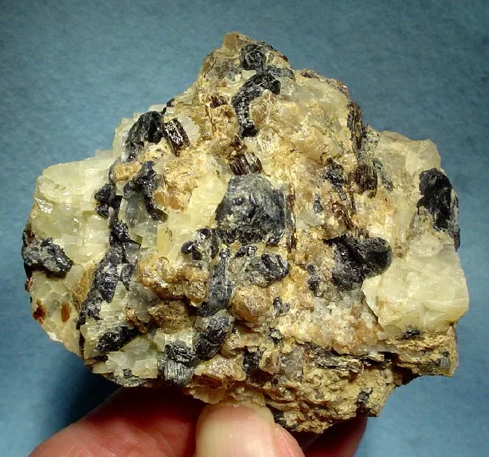 Sapphirine, Phlogopite image