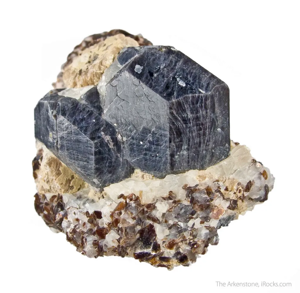 Sapphirine with Phlogopite and Calcite image