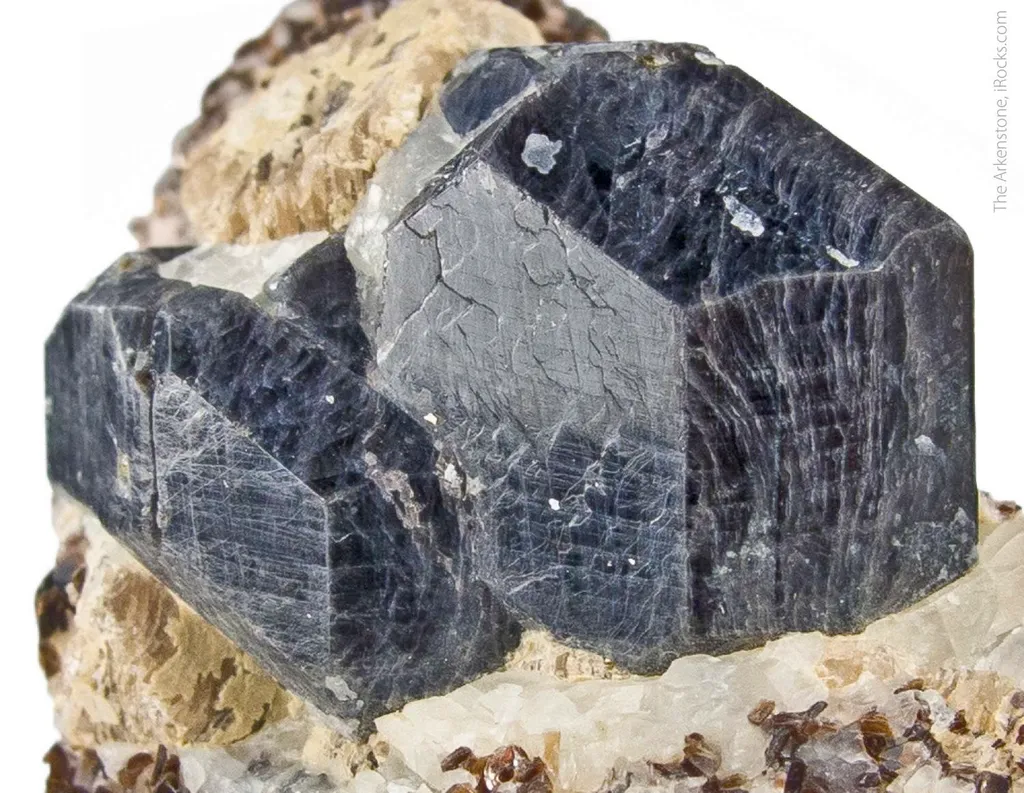 Sapphirine with Phlogopite and Calcite - image 2