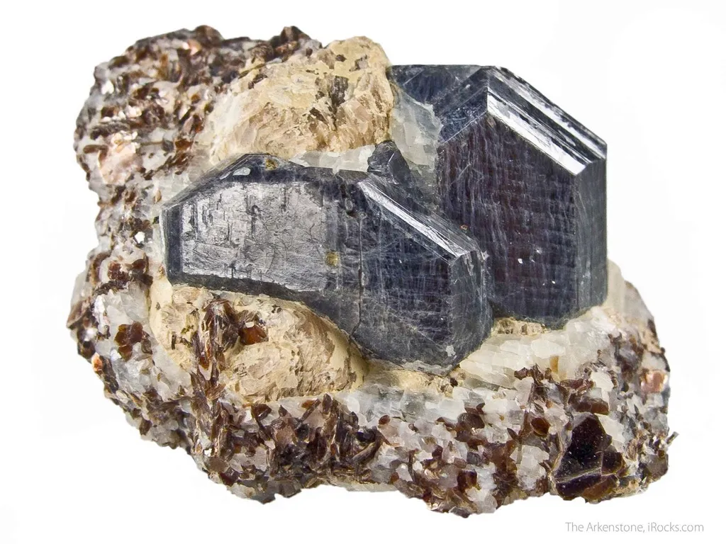 Sapphirine with Phlogopite and Calcite - image 3