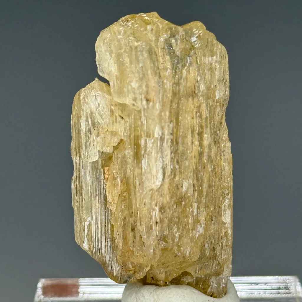 Scapolite image
