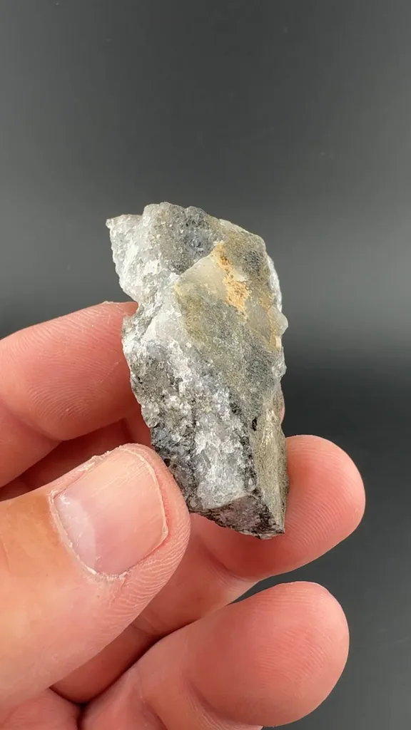 Scheelite image