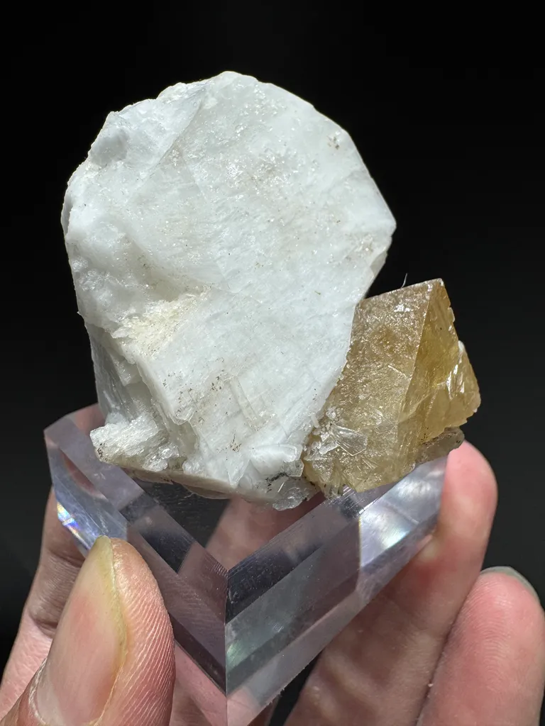 Scheelite - image 6