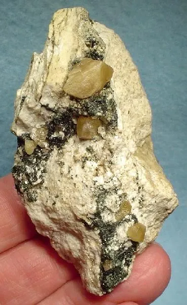 Scheelite image