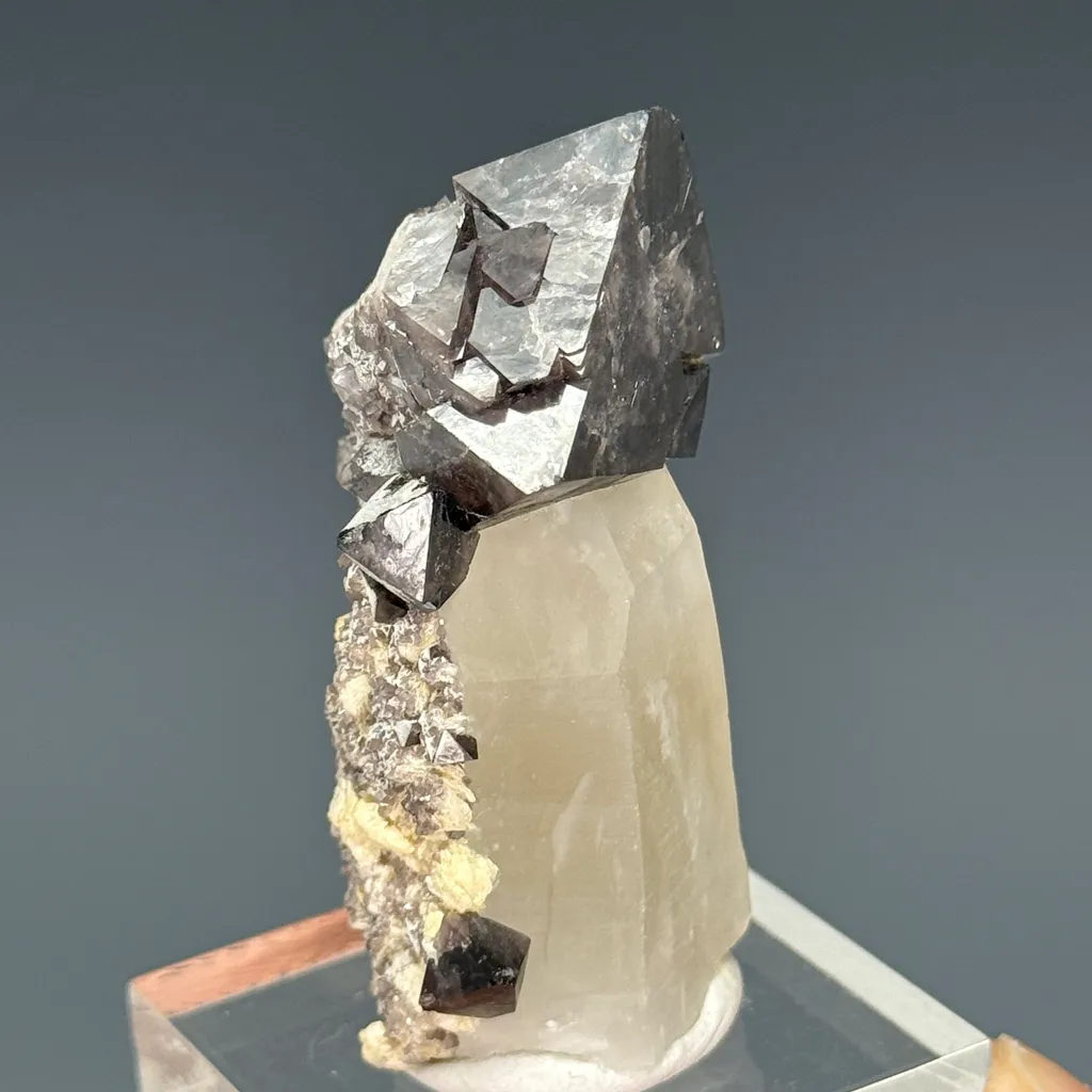 Scheelite - image 4