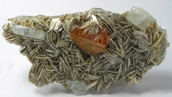 Scheelite, Beryl image