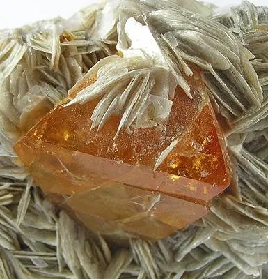 Scheelite, Beryl - image 2